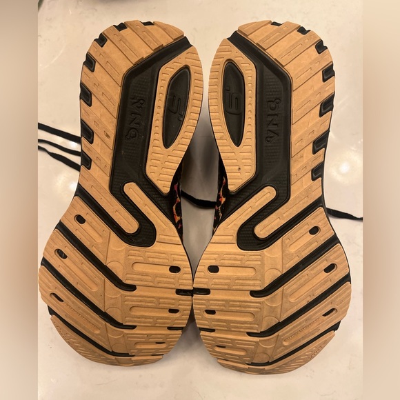 Brooks Launch 9 Cheetah Print Running Shoes 7.5 - Picture 4 of 5